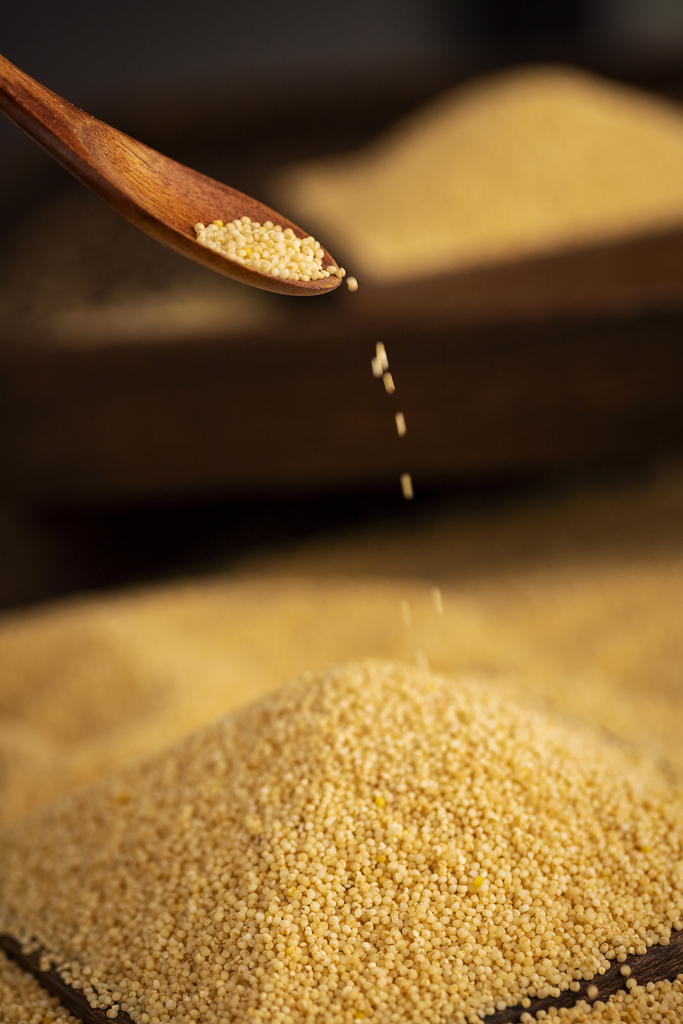 小米除雜使用直線(xiàn)篩與旋振篩對(duì)比